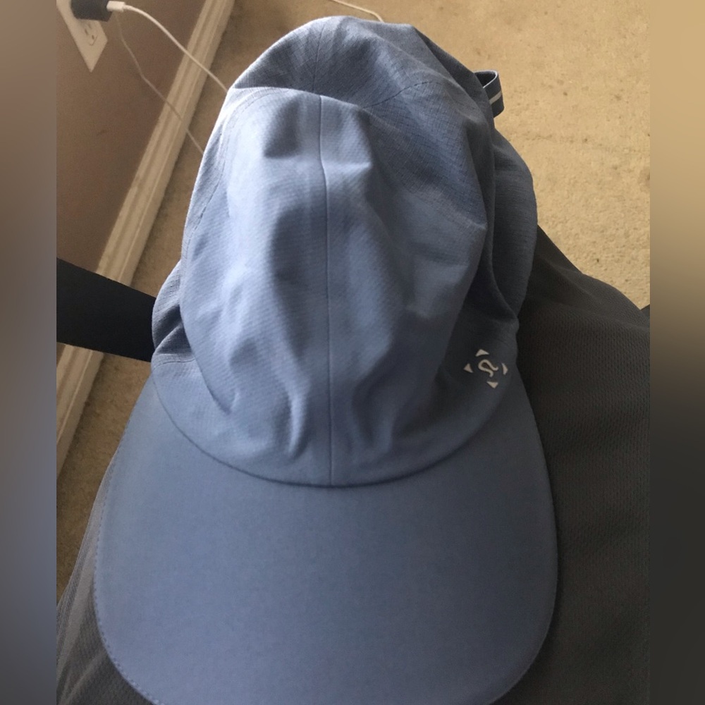 Lululemon workout or running errands hat color is blue in good condition